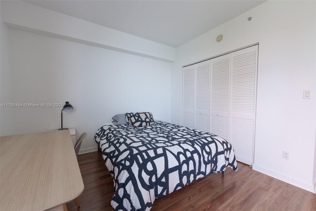 Building Photo - 325 S Biscayne Blvd
