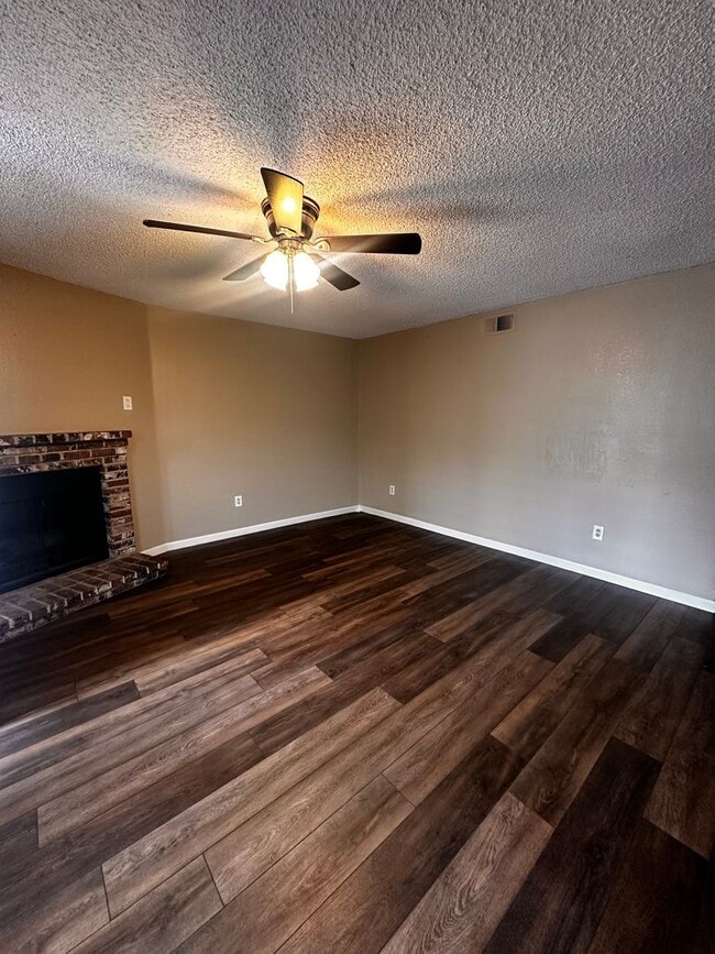 Building Photo - 6004 Hill Dale Ct