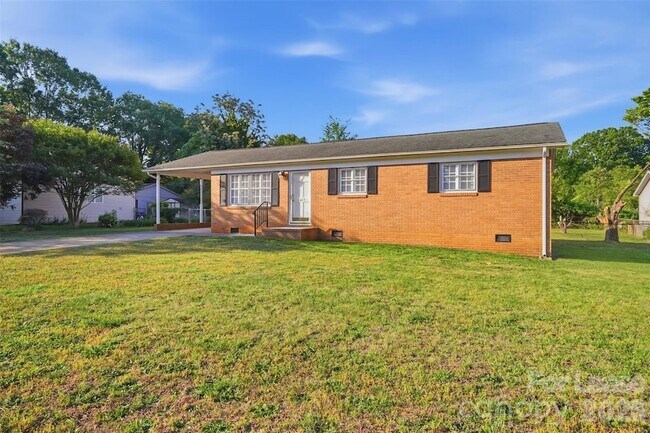 Building Photo - 1019 Carmel Dr