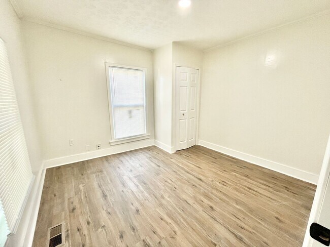 Building Photo - Nice Family Home in the 40215 Area