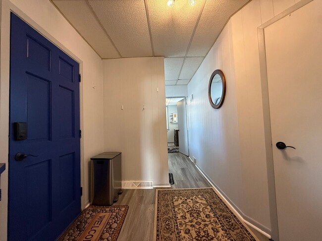 Building Photo - 400 Maple St