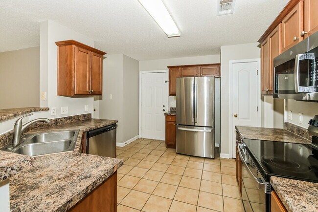 Building Photo - 105 Whispering Creek Dr