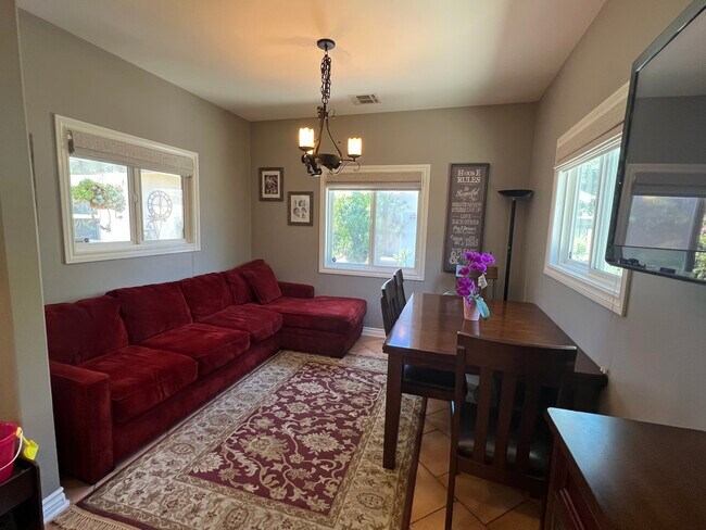 Family Room/Nook - 6947 Jellico Ave