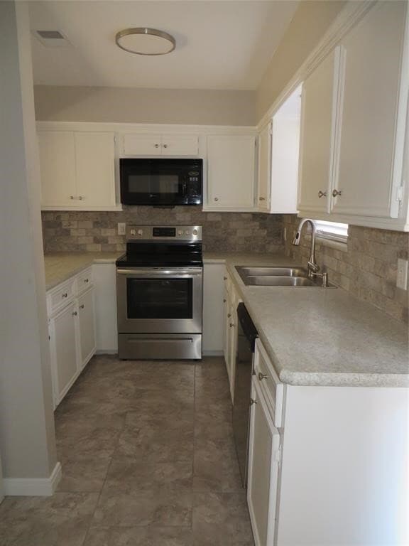 Building Photo - 8716 Club House Dr