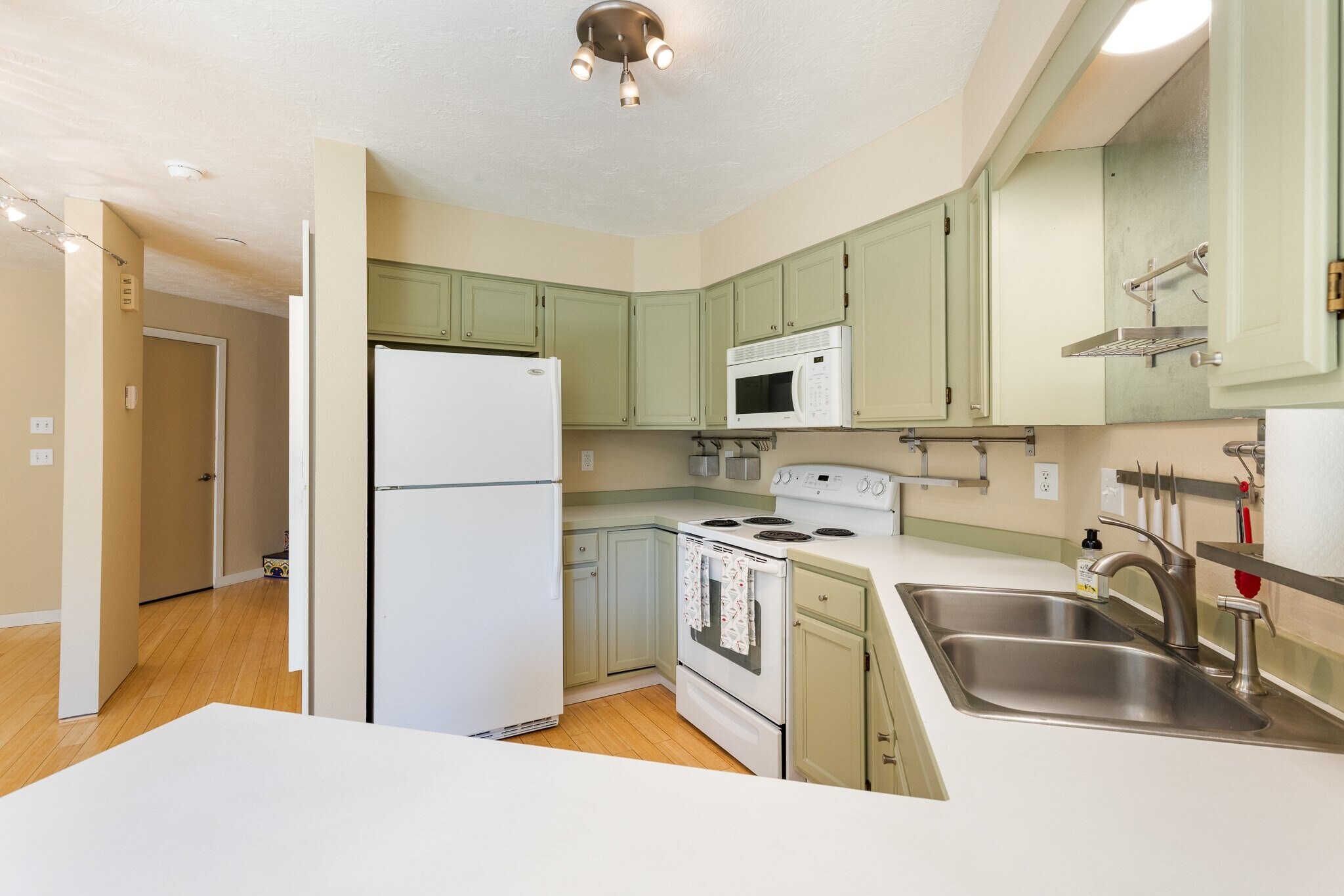 Building Photo - 1725 W Koch St