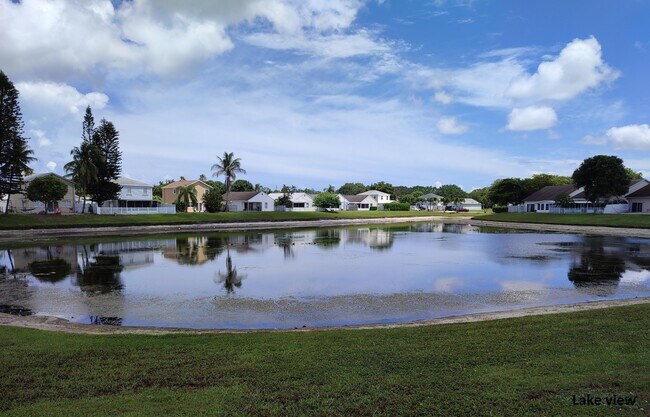 Building Photo - 3826 Circle Lake Dr