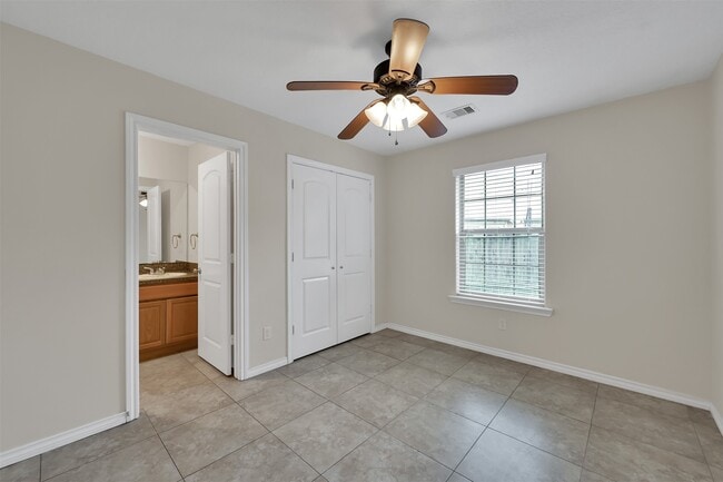 Building Photo - 167 S Bend Ct