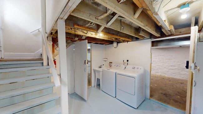 Building Photo - 131 E Northwood Ave