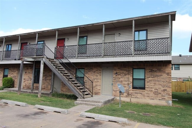 Building Photo - 1901 E Lindsey St