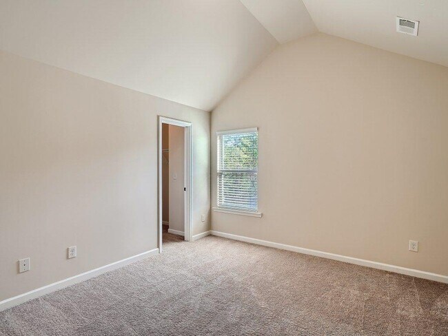 Building Photo - 223 Birchwood Dr