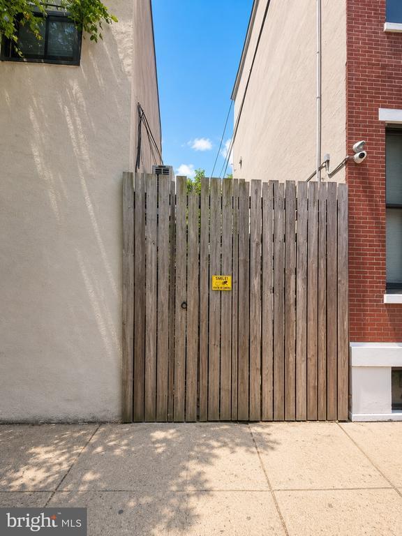 Building Photo - 608 N 17th St