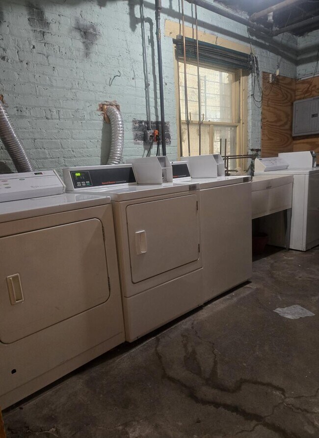Building Photo - 1 bedroom in Chicago IL 60622