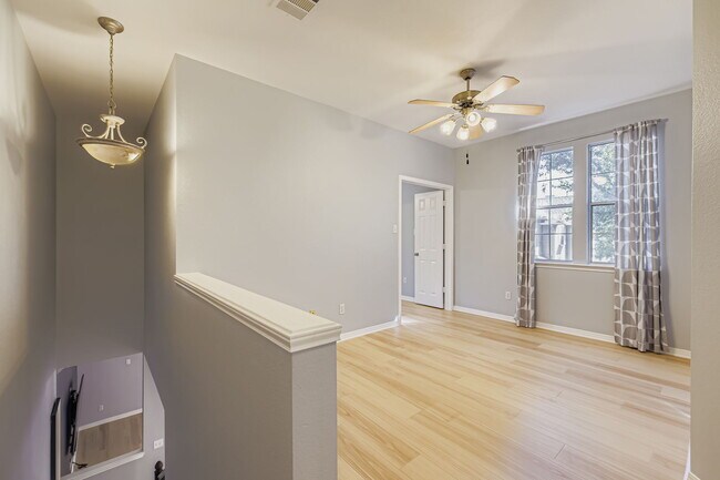 Building Photo - "Charming 3-Bed Townhouse Retreat with 151...