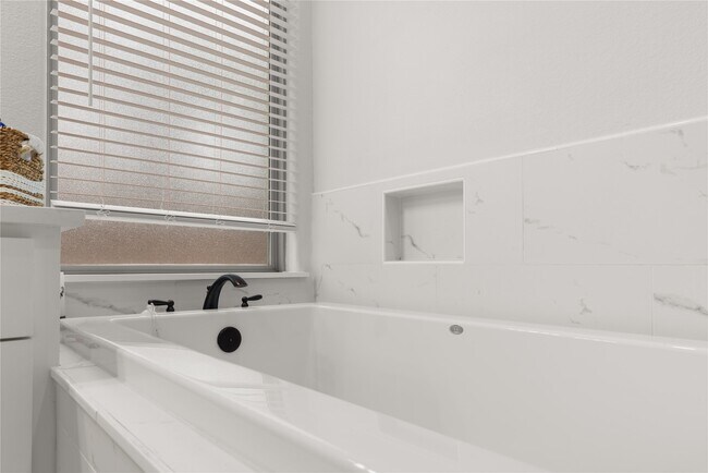 Building Photo - 3559 Pebble Beach Blvd