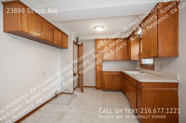 Building Photo - 23880 Devoe Ave