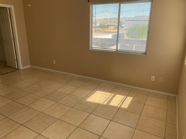 Building Photo - 2511 E Pueblo Ave