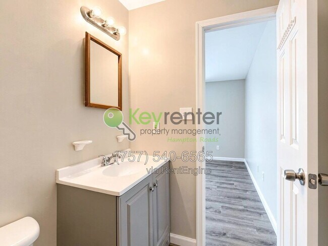 Building Photo - 810 Huntly Dr