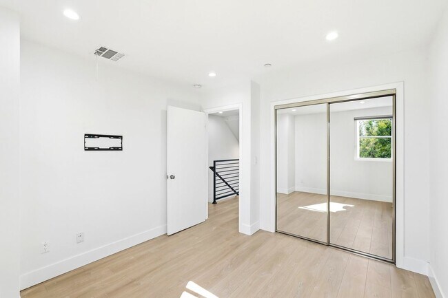 Building Photo - 4455 Colfax Ave