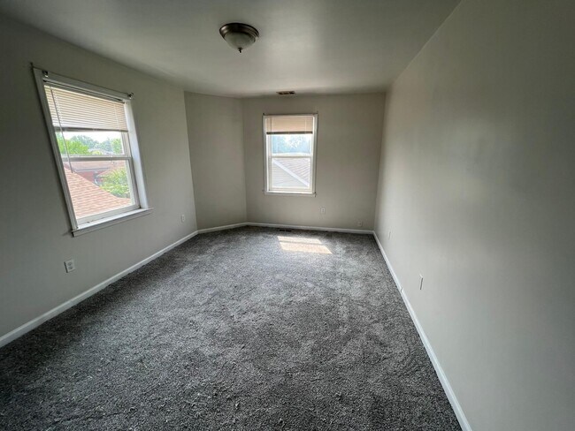 Building Photo - 28033 Rosemont St