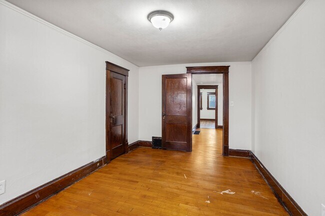 Building Photo - 420 Appleton St