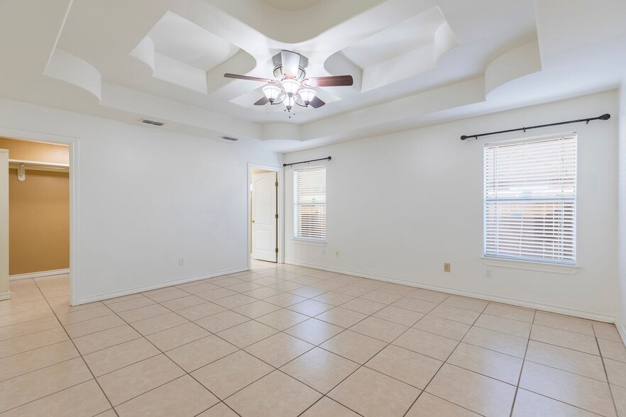 Building Photo - 210 Miranda Ln