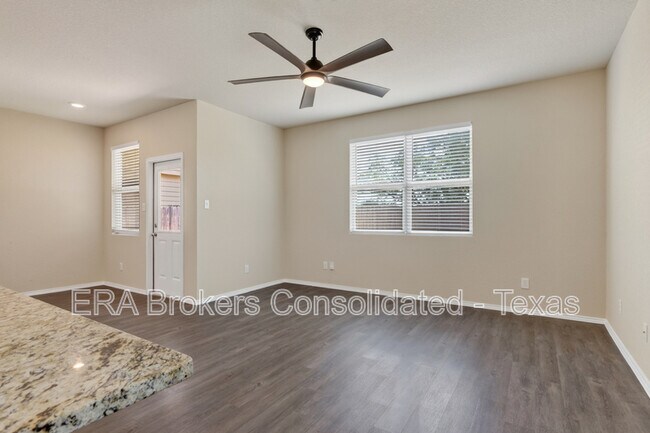 Building Photo - 10610 Grn Lk Dr
