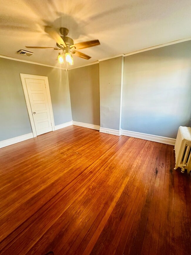 Building Photo - Charming 3bdrm/1.5bth Home Conveniently Located in Richmond's Carytown Area w/Private Balcony!!