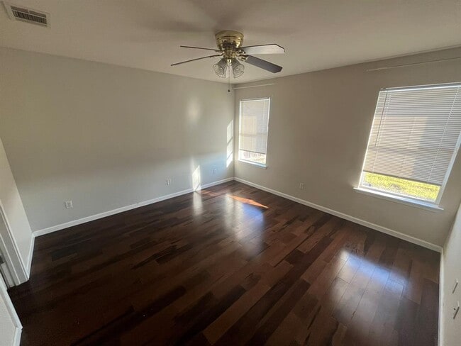 Building Photo - 300 Brandons Way