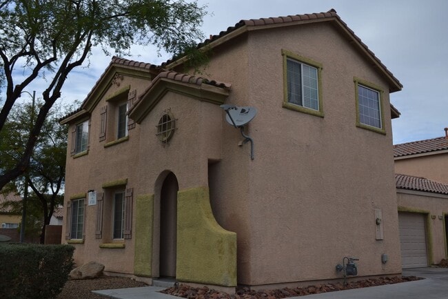 Building Photo - SW - 3 BEDROOMS PLUS LOFT SPACE