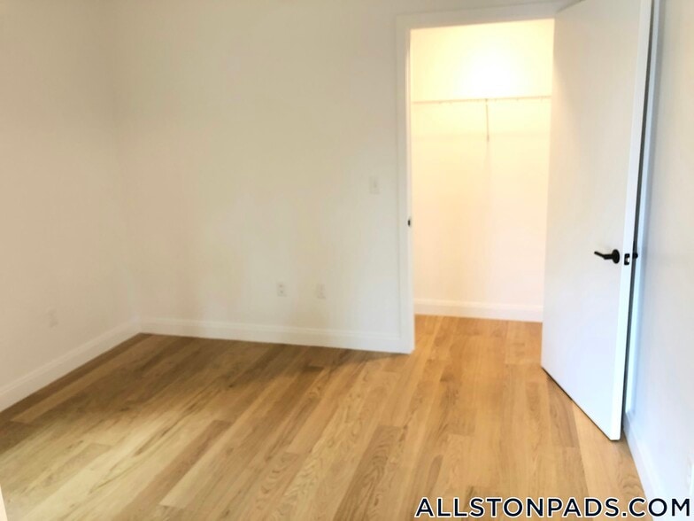 Building Photo - 83 Gardner St