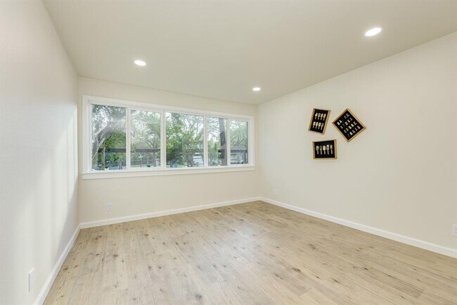 Building Photo - 8888 Tallwood Dr