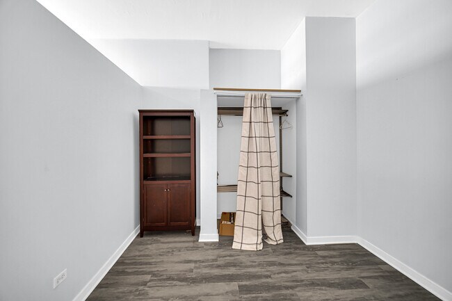 Building Photo - 1600 S Indiana Ave