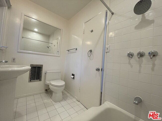 Building Photo - 6216 Temple Hill Dr