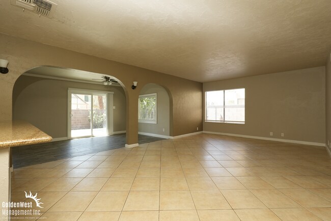 Building Photo - Spacious 4Bdm 2.5Ba Home with Loft in Las Vegas