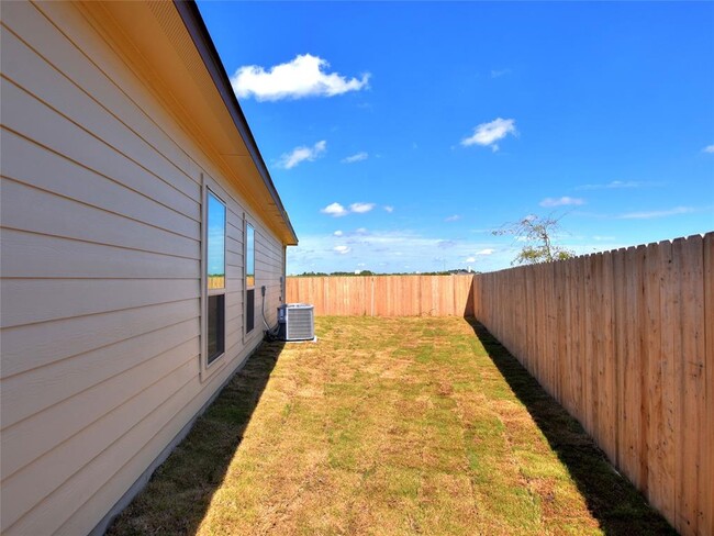 Building Photo - 517 Jack Rabbit Ln