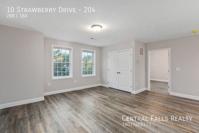 Building Photo - 10 Strawberry Dr