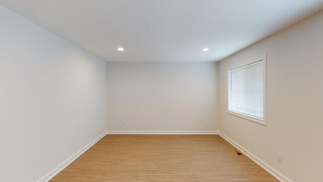 Building Photo - 3 Bedroom End Unit