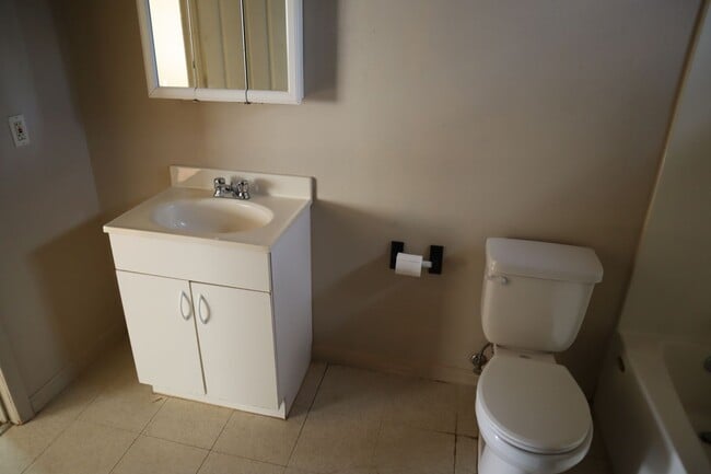 Building Photo - Perfect Blend of Comfort and Convince!!!