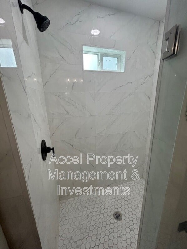 Building Photo - 6617 N 5th St