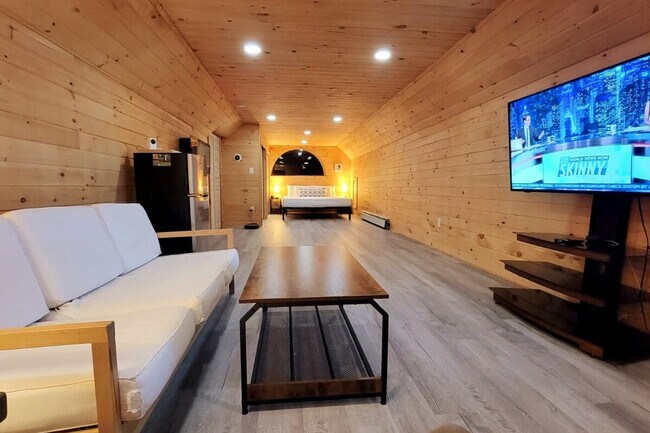 Building Photo - 140 Paquette Cir