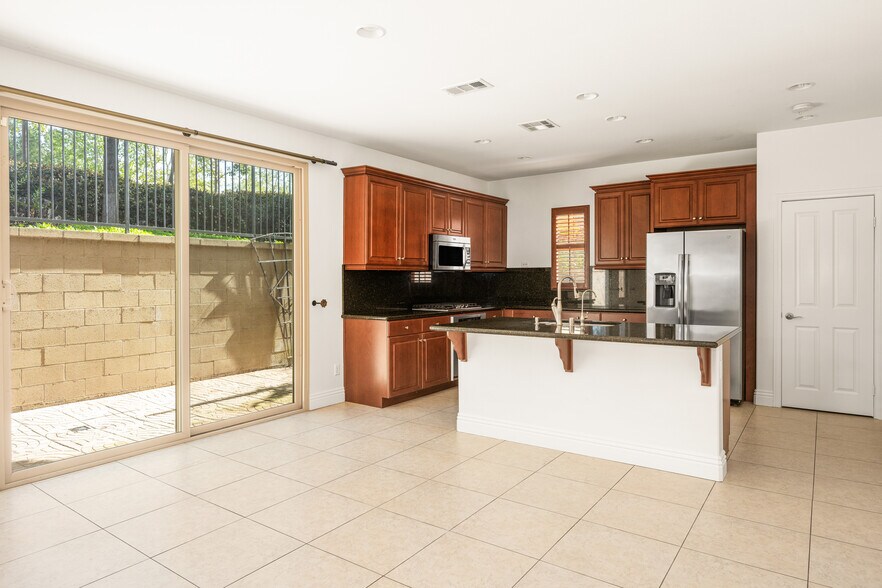 Building Photo - 89 Keepsake