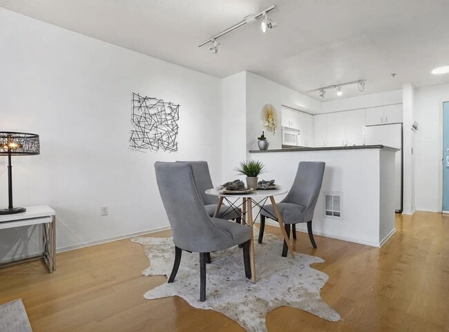 Building Photo - 8300 Oceanview Terrace