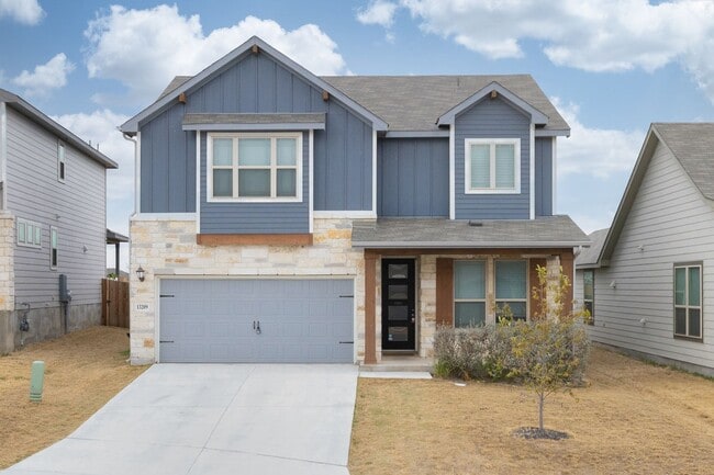 Primary Photo - Modern, Like-New Home on a Quiet Cul-de-Sa...