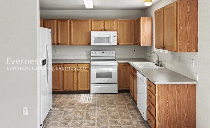 Building Photo - 451 Stardust Ct