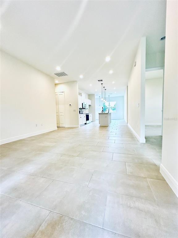 Building Photo - 562 Kilimanjaro Dr