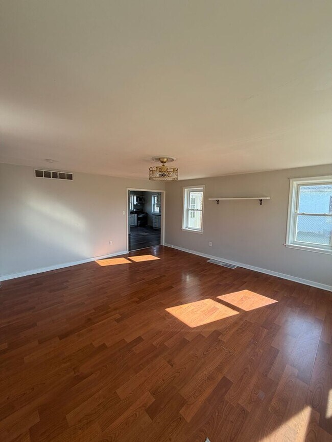 Building Photo - 35 Benjamin Franklin Hwy