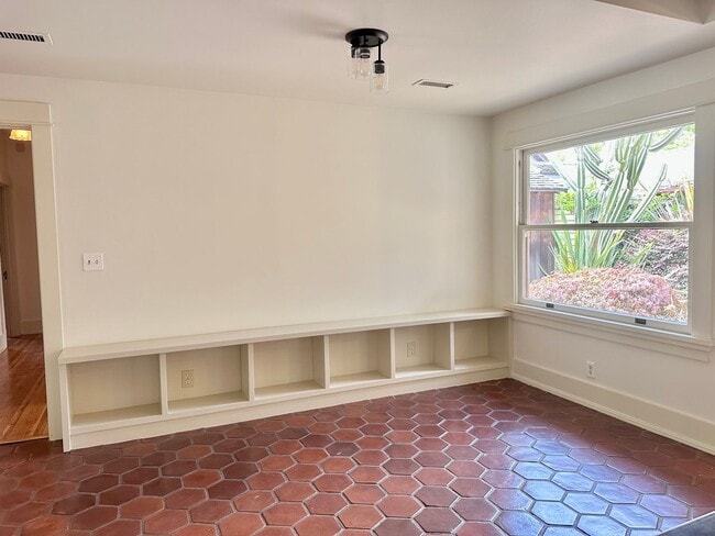 Building Photo - Meticulously Restored 1920s Craftsman on a Private, Hedged Lot | Pet Friendly!
