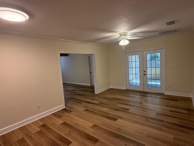 Building Photo - 2031 Charter Oaks Dr