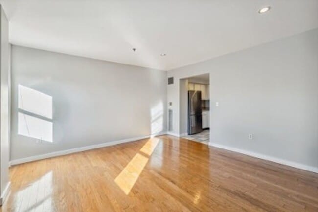 Building Photo - Kenmore Sq - 2 Bed 2 Bath  9/1