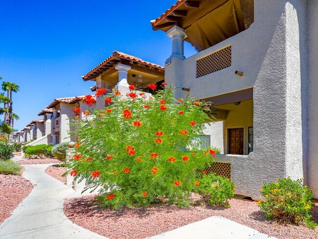 Building Photo - Great 1st Floor 2 Bed Condo